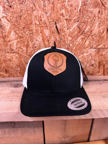 Truckercap Zwart met lederen logo